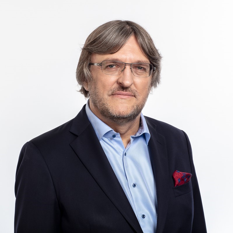 Dr Arwid Mednis
