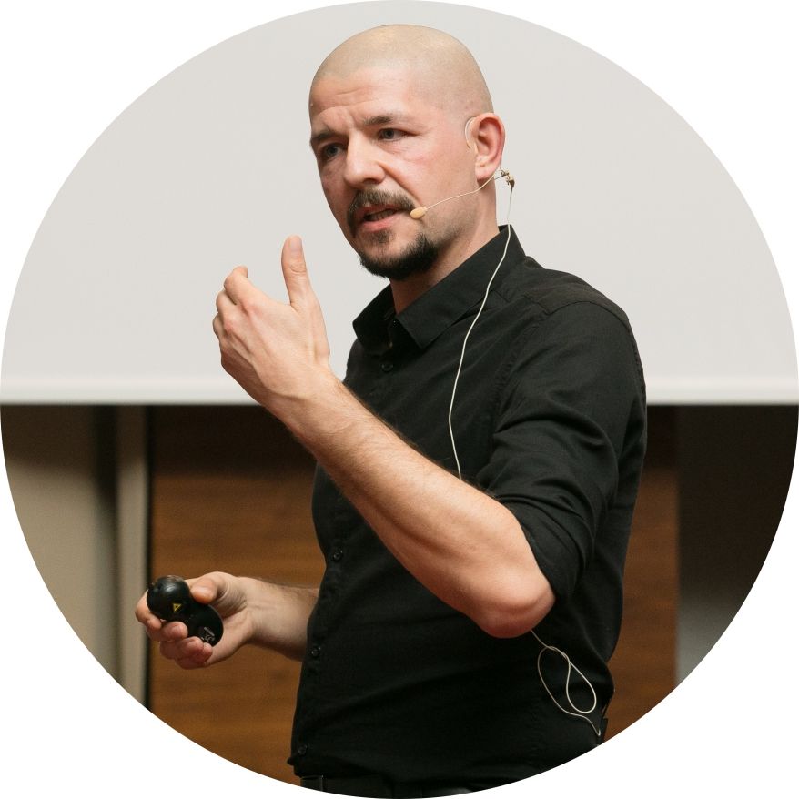 KURATOR KONFERENCJI Borys Sadowski
